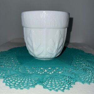 Vintage FTD‎ White Embossed oak leaf milk glass Planter 5 inch